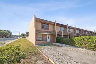 2754 NW 193rd Ter, Miami Gardens, FL 33056 - Photo 2