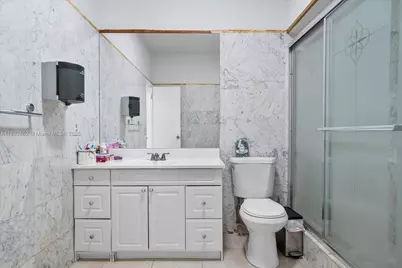 960 W 84th St, Hialeah, FL 33014 - Photo 10