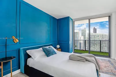 55 SW 9th St #3205, Miami, FL 33130 - Photo 2