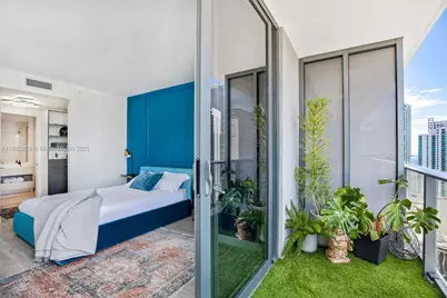 55 SW 9th St #3205, Miami, FL 33130 - Photo 8