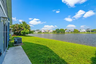 9917 W Elm Ln, Miramar, FL 33025 - Photo 14