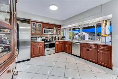 8111 SW 205th St, Cutler Bay, FL 33189 - Photo 10