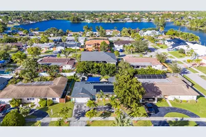 8111 SW 205th St, Cutler Bay, FL 33189 - Photo 30