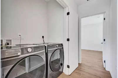 505 NE 61st St, Miami, FL 33137 - Photo 32