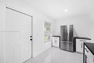 8201 SW 7th Ct, North Lauderdale, FL 33068 - Photo 14