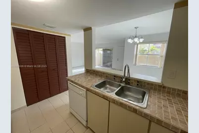 370 NW 85th Ct #1804, Miami, FL 33126 - Photo 4