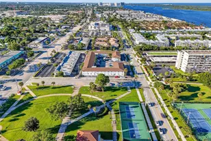 810 Lake Shore Dr, Lake Park, FL 33403 - Photo 24
