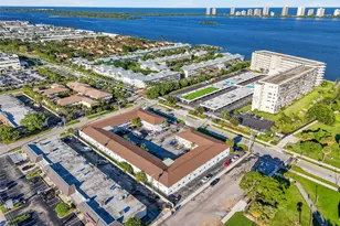 810 Lake Shore Dr, Lake Park, FL 33403 - Photo 1