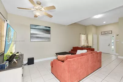7557 NW 18th Dr, Pembroke Pines, FL 33024 - Photo 12