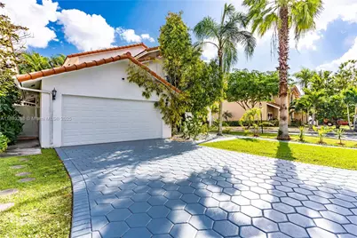 8909 SW 108th Cir Ct, Miami, FL 33176 - Photo 2