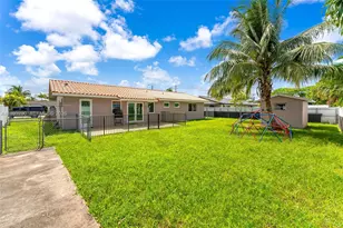 10121 SW 4th St, Miami, FL 33174 - Photo 2