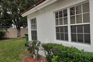 32 Gables Blvd, Weston, FL 33326 - Photo 4