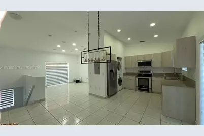 7221 NW 174th Ter #202, Hialeah, FL 33015 - Photo 2