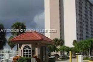 400 Kings Point Dr, Sunny Isles Beach, FL 33160 - Photo 4