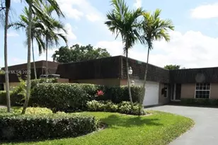 19224 W Lake Dr, Hialeah, FL 33015 - Photo 1