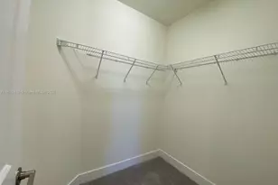 10250 NW 66th St, Doral, FL 33178 - Photo 16