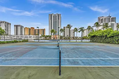 1000 Parkview Dr #329, Hallandale Beach, FL 33009 - Photo 30