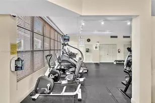 1000 Parkview Dr, Hallandale Beach, FL 33009 - Photo 24