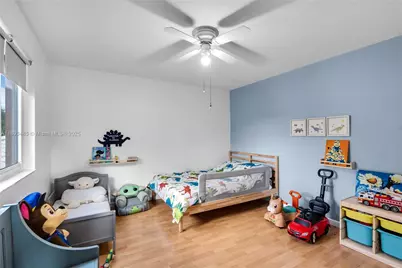 10470 SW 16th St, Pembroke Pines, FL 33025 - Photo 24