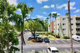 7985 NW 8th St, Miami, FL 33126 - Photo 14