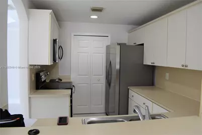 6540 NW 114th Ave #1401, Doral, FL 33178 - Photo 4
