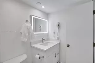 5225 Collins Ave, Miami Beach, FL 33140 - Photo 20
