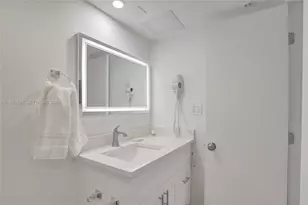 5225 Collins Ave, Miami Beach, FL 33140 - Photo 28