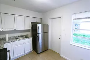 412 SW 10th St, Hallandale Beach, FL 33009 - Photo 6