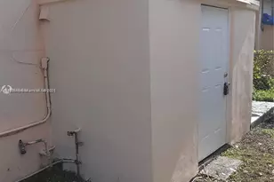 412 SW 10th St, Hallandale Beach, FL 33009 - Photo 20