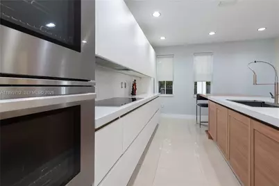 10742 NW 74th Ln, Doral, FL 33178 - Photo 2