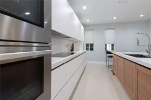 10742 NW 74th Ln, Doral, FL 33178 - Photo 2