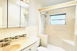 1050 Atlantic Shores Blvd, Hallandale Beach, FL 33009 - Photo 20