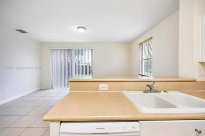 2884 SE 2nd Dr, Homestead, FL 33033 - Photo 8