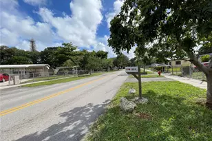 1854 Lauderdale Manor Dr, Fort Lauderdale, FL 33311 - Photo 2