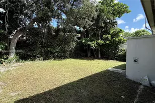 337 NE 57th St, Miami, FL 33137 - Photo 8