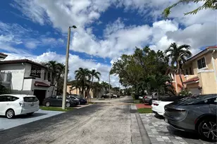 8725 SW 158th Pl, Miami, FL 33193 - Photo 4