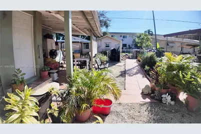 155 W 26th St, Hialeah, FL 33010 - Photo 4