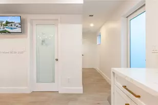 1015 NE 119th St, Biscayne Park, FL 33161 - Photo 12