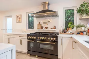 1015 NE 119th St, Biscayne Park, FL 33161 - Photo 6