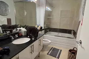 31 SE 5th St, Miami, FL 33131 - Photo 10