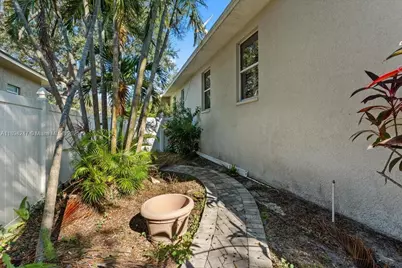 2706 Skimmer Point Dr S Gulfport, Saint Petersburg, FL 33707 - Photo 4