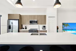 7819 NW 104th Ave, Doral, FL 33178 - Photo 6