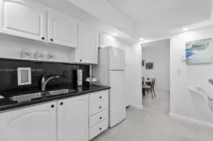 3901 S Ocean Dr, Hollywood, FL 33019 - Photo 8