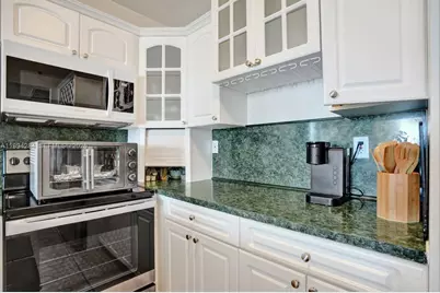 5601 Collins Ave #504, Miami Beach, FL 33140 - Photo 16