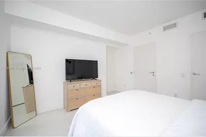 1300 Brickell Bay Dr #1601, Miami, FL 33131 - Photo 14