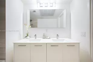 1300 Brickell Bay Dr, Miami, FL 33131 - Photo 16