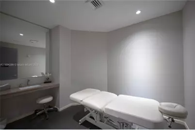 1300 Brickell Bay Dr #1601, Miami, FL 33131 - Photo 34