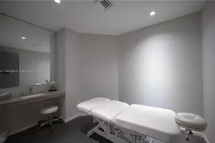 1300 Brickell Bay Dr, Miami, FL 33131 - Photo 34