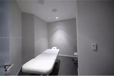 1300 Brickell Bay Dr #1601, Miami, FL 33131 - Photo 36