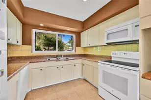 2750 SE 3rd St, Pompano Beach, FL 33062 - Photo 6